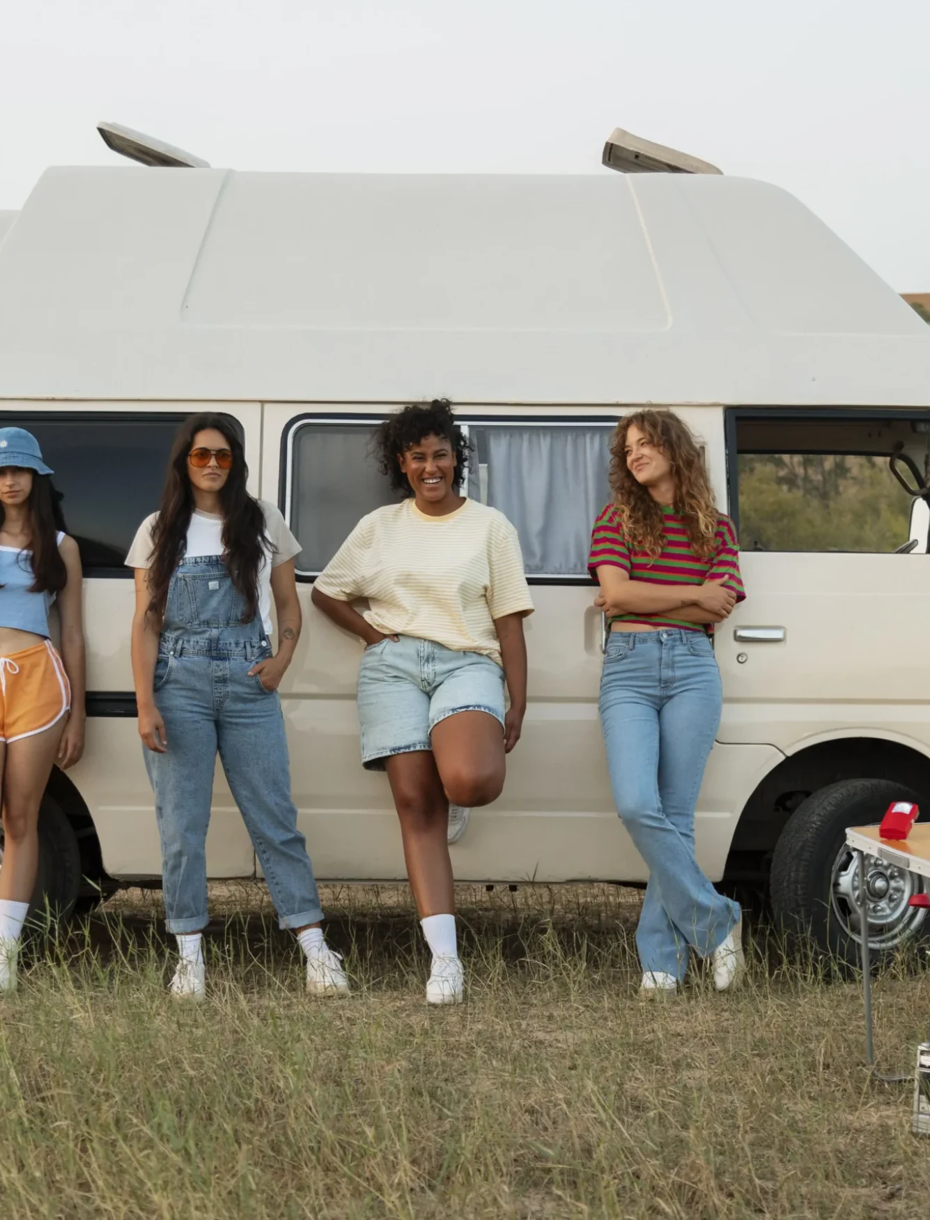 front-view-women-standing-near-campervan-min front-view-women-standing-near-campervan-min